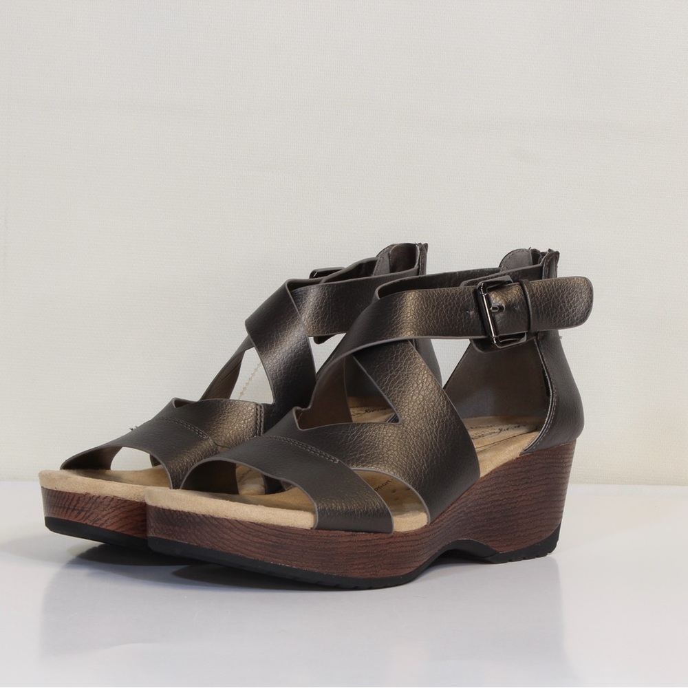 Easy Works by Easy Street Women's Roza Pewter Slip Resistant Sandals NWT - Picture 10 of 12